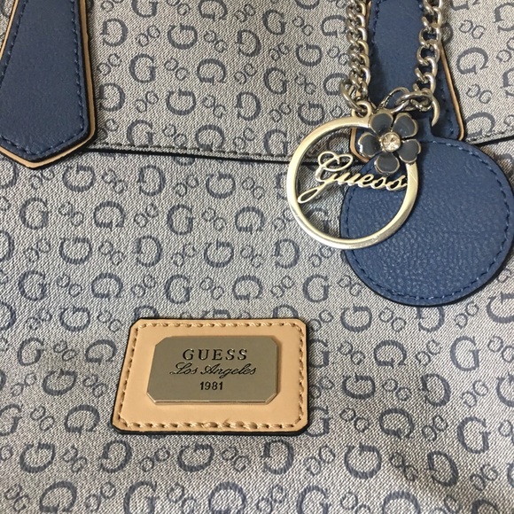 GUESS Los Angeles Purse - Picture 2 of 6